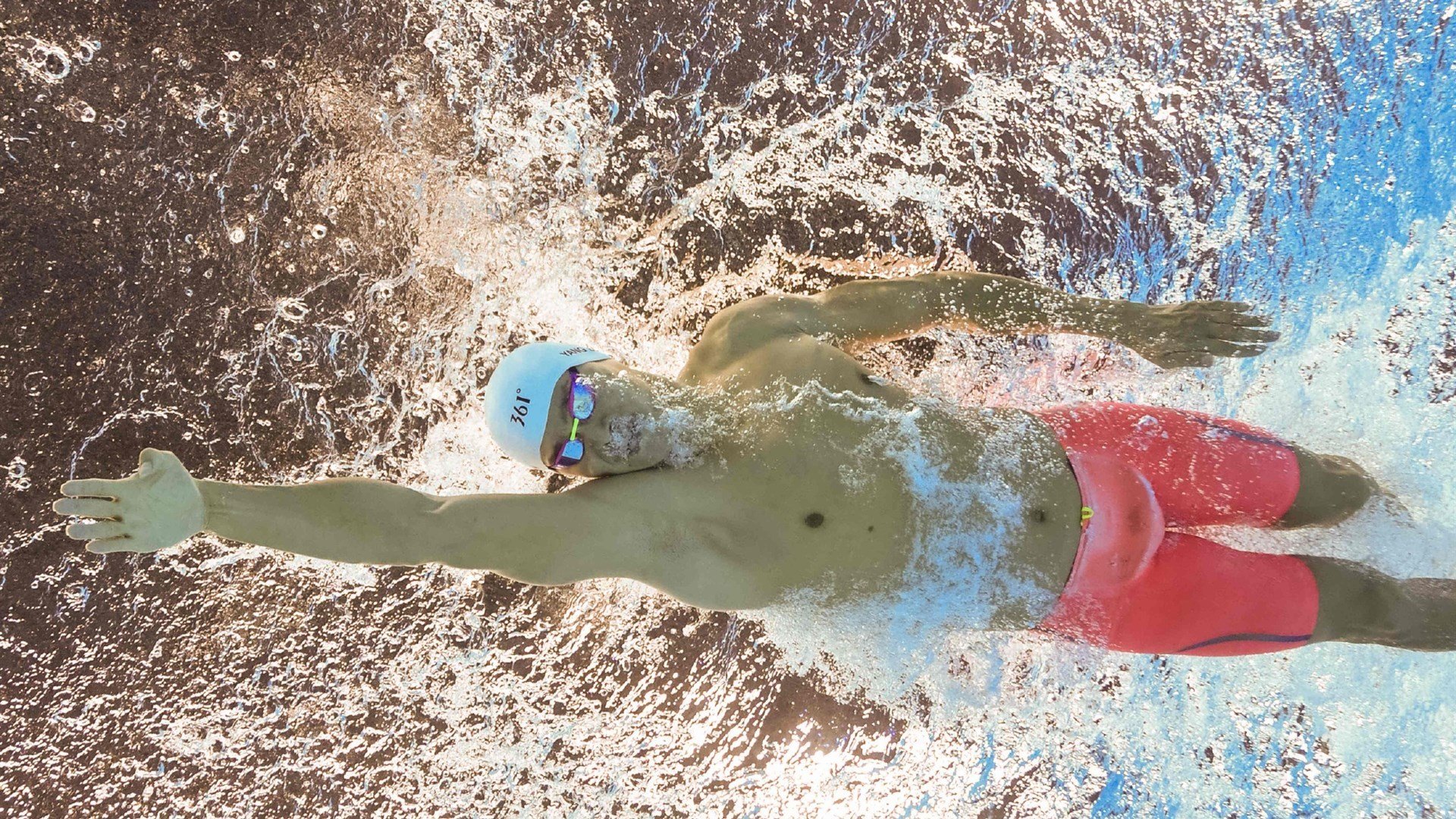 EDG主场观众热情高涨,edg比赛现场